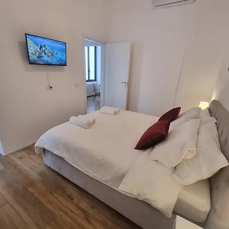 Apartment Spacious In *